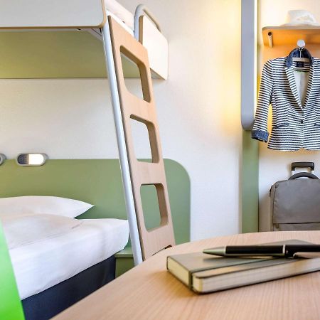 Ibis Budget Newport Exteriör bild