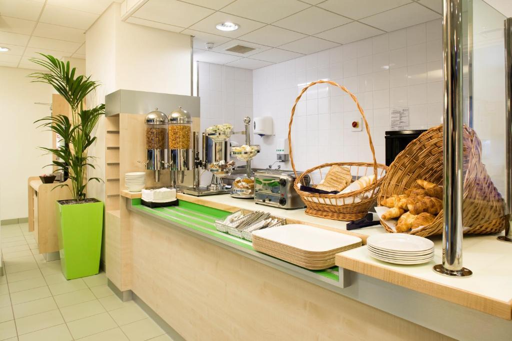 Ibis Budget Newport Exteriör bild
