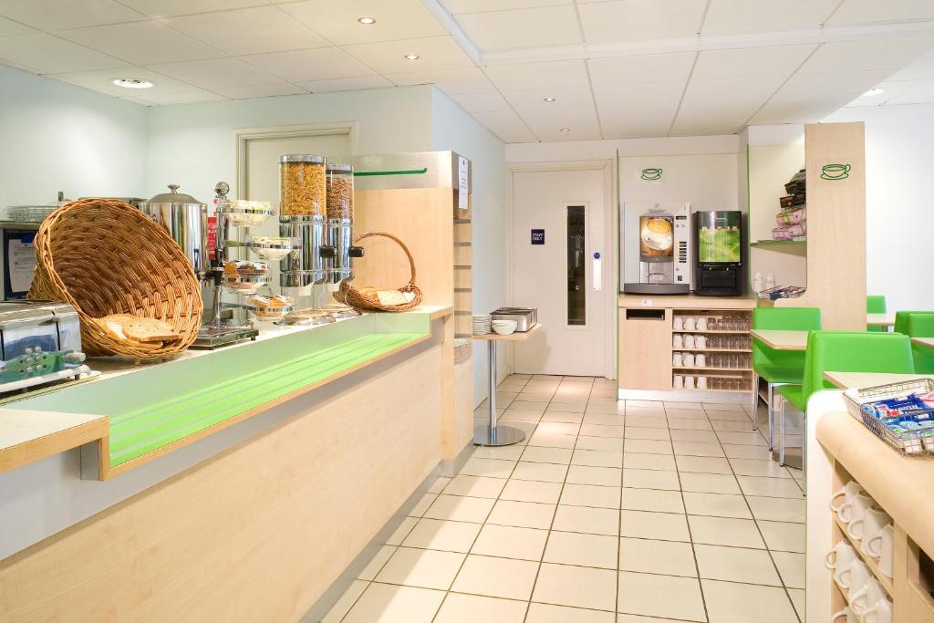 Ibis Budget Newport Exteriör bild