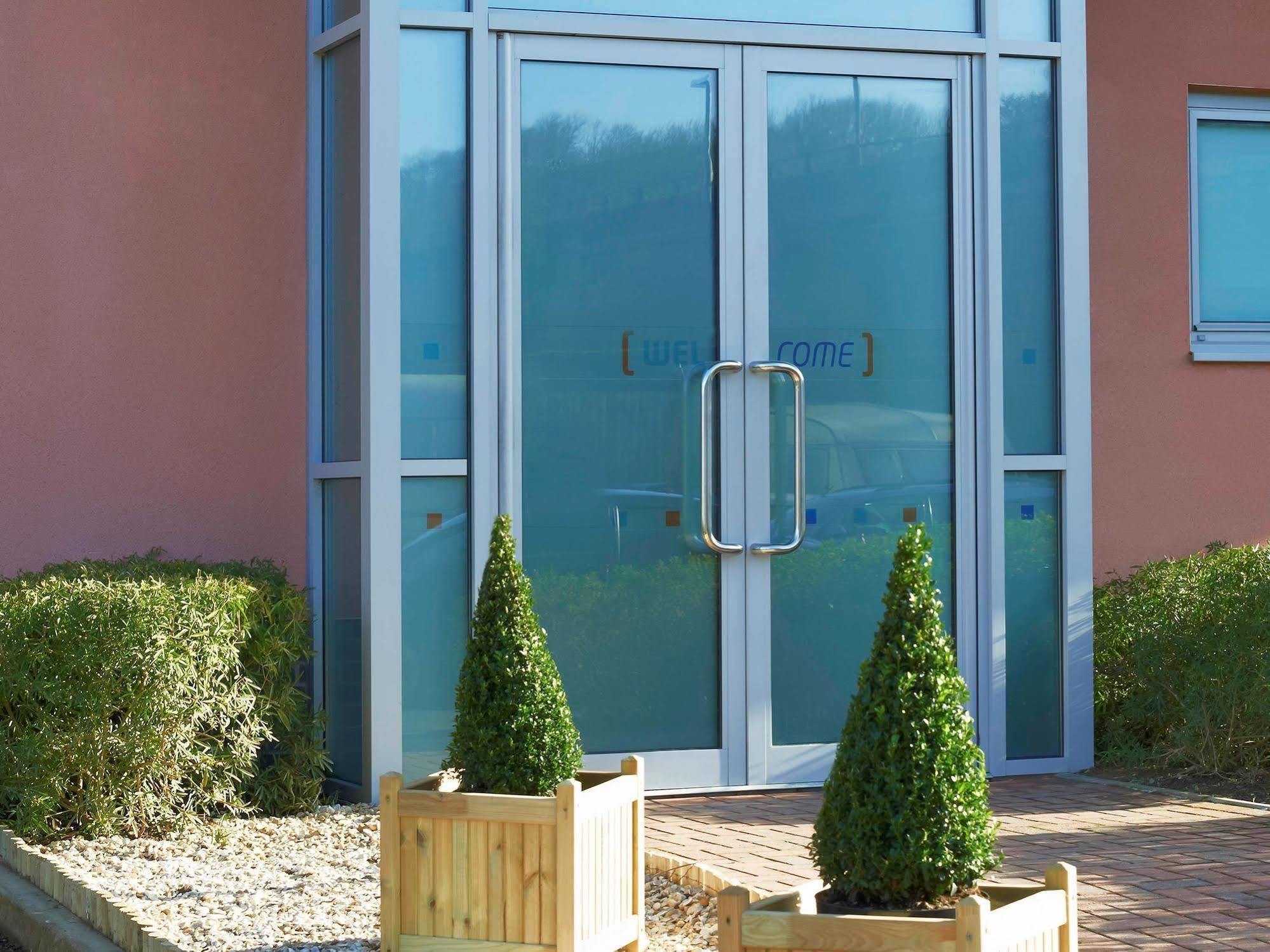 Ibis Budget Newport Exteriör bild